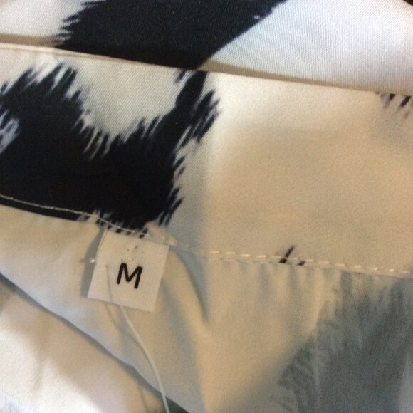 La Mode Black and White Blouse Size Medium - Picture 6 of 7